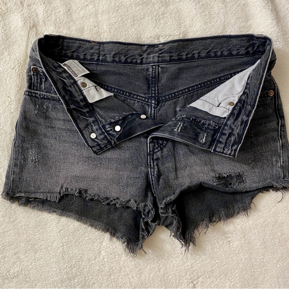 Levi’s Women's Black Denim Shorts - Picture 3 of 8